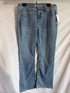 Wallflower Women’s Light Wash Straight-Leg Jeans